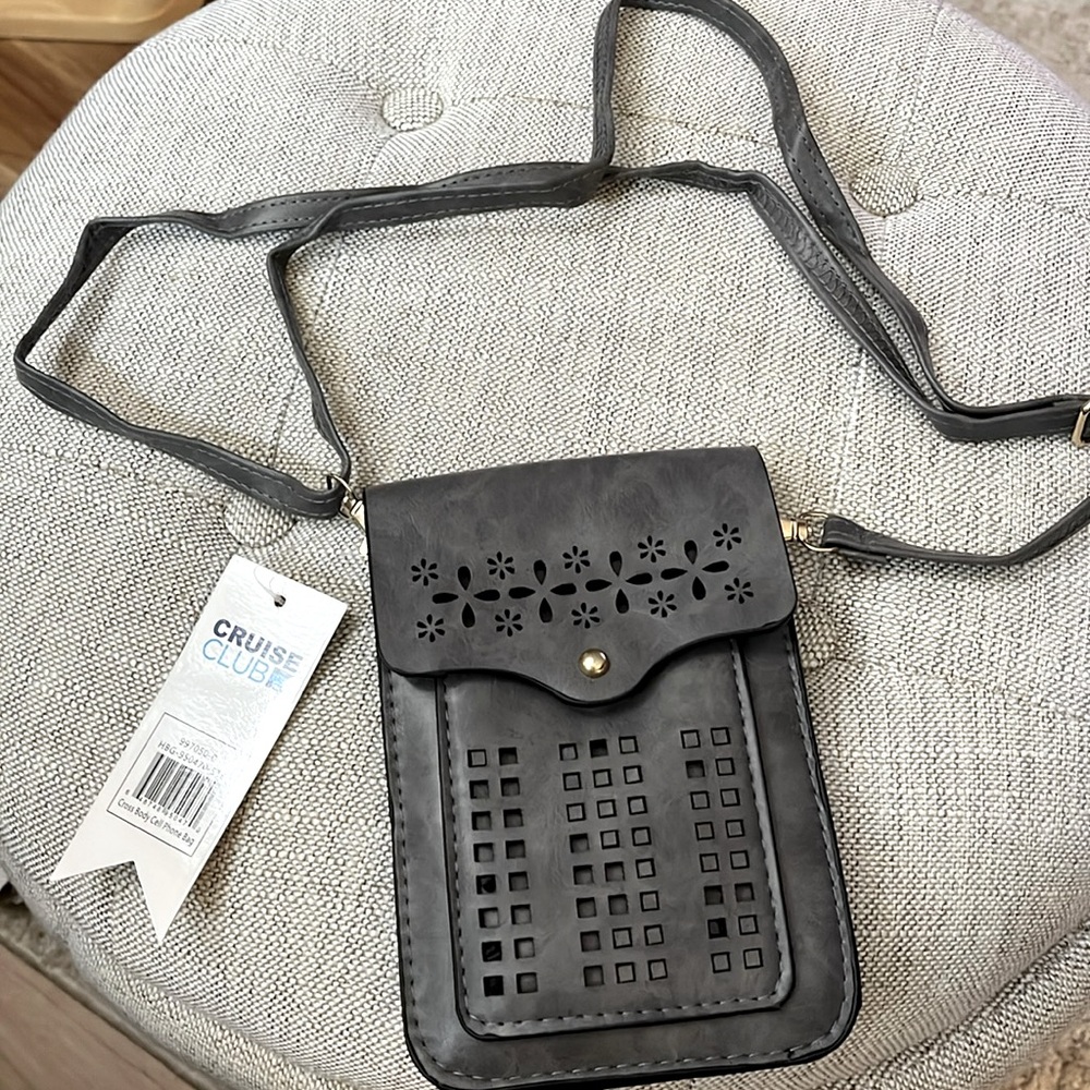Cruise Club Brand New Gray Travel Bag 3 comparents 7x5